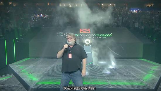 LPL明星选手回归机场与家人团聚 iG工作人员热情接机